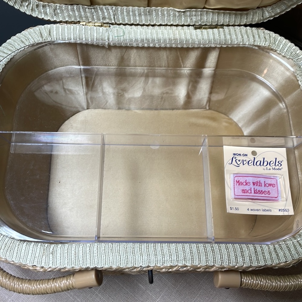 Vintage Butterfly Sewing Basket Double Handle Storage Container - Picture 13 of 16